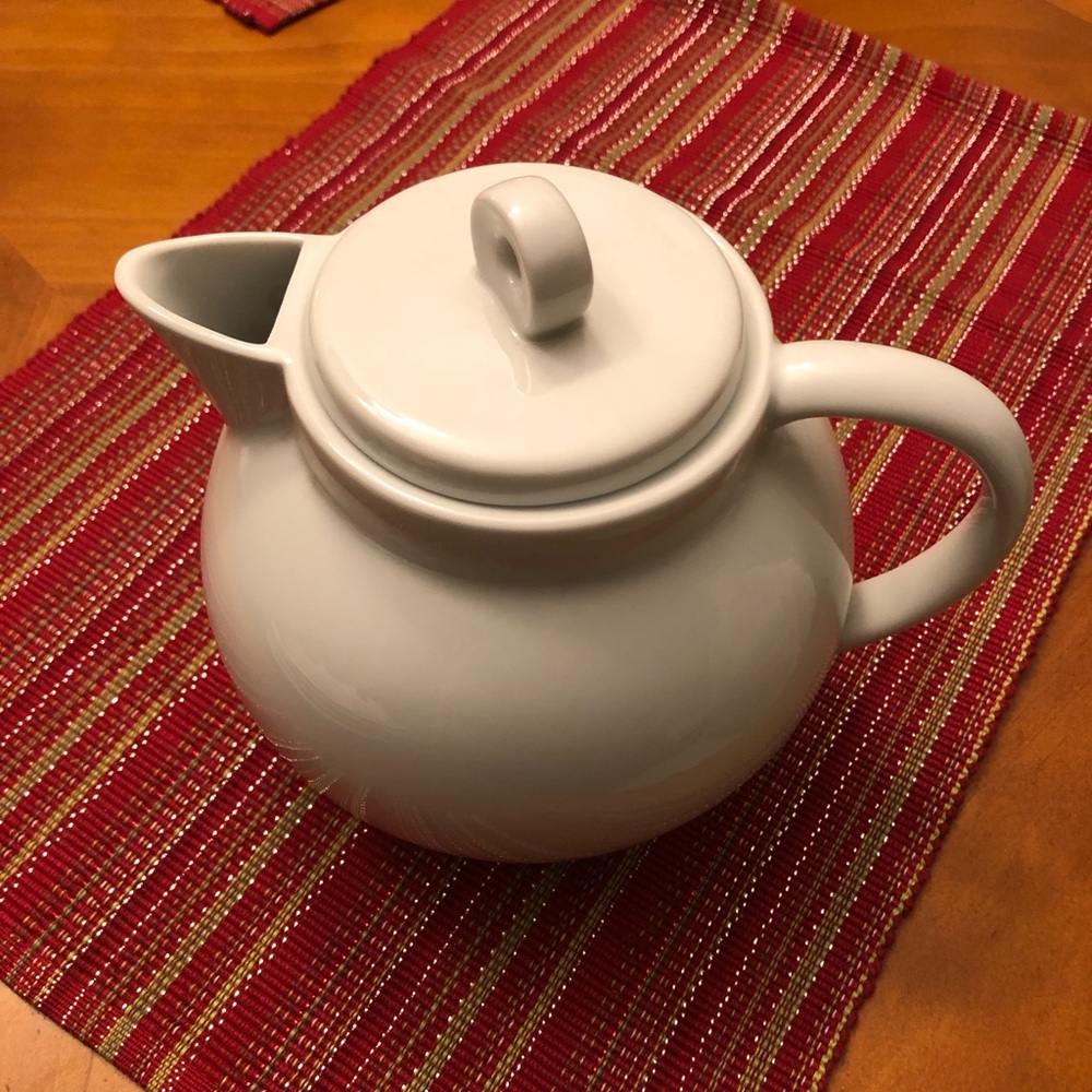 IKEA White Glazed Porcelain 1.5 Qt. Teapot
